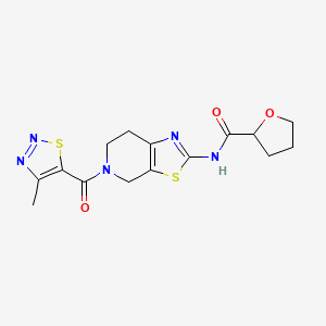 molecular formula C15H17N5O3S2 B2464949 N-(5-(4-metil-1,2,3-tiadiazol-5-carbonil)-4,5,6,7-tetrahidrotiazolo[5,4-c]piridin-2-il)tetrahidrofurano-2-carboxamida CAS No. 1396802-10-0