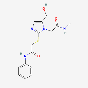 molecular formula C15H18N4O3S B2466130 2-[2-[(2-苯胺基-2-氧代乙基)硫代]-5-(羟甲基)-1H-咪唑-1-基]-N-甲基乙酰胺 CAS No. 923138-74-3