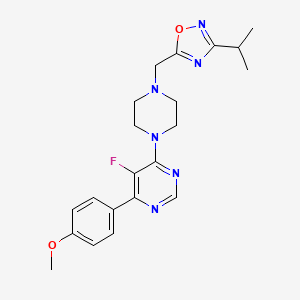 5-[[4-[5-Fluoro-6-(4-methoxyphenyl)pyrimidin-4-yl]piperazin-1-yl]methyl]-3-propan-2-yl-1,2,4-oxadiazole