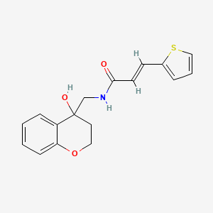 molecular formula C17H17NO3S B2467018 (E)-N-((4-羟基色酮-4-基)甲基)-3-(噻吩-2-基)丙烯酰胺 CAS No. 1396893-31-4