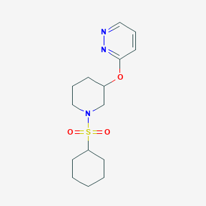 molecular formula C15H23N3O3S B2467171 3-((1-(シクロヘキシルスルホニル)ピペリジン-3-イル)オキシ)ピリダジン CAS No. 2034448-13-8