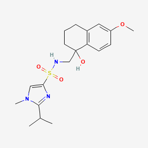 molecular formula C19H27N3O4S B2467697 N-((1-hydroxy-6-methoxy-1,2,3,4-tetrahydronaphthalen-1-yl)methyl)-2-isopropyl-1-methyl-1H-imidazole-4-sulfonamide CAS No. 2034601-07-3