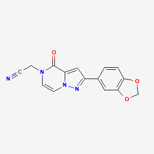 molecular formula C15H10N4O3 B2468401 5-(acétonitrile)-2-(2-(benzo[d][1,3]dioxol-5-yl)-4-oxopyrazolo[1,5-a]pyrazin-5(4H)-yl) CAS No. 1207657-04-2