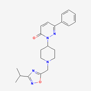 6-Phenyl-2-[1-[(3-propan-2-yl-1,2,4-oxadiazol-5-yl)methyl]piperidin-4-yl]pyridazin-3-one