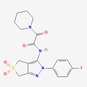 molecular formula C18H19FN4O4S B2469258 N-(2-(4-fluorophenyl)-5,5-dioxido-4,6-dihydro-2H-thieno[3,4-c]pyrazol-3-yl)-2-oxo-2-(piperidin-1-yl)acetamide CAS No. 899733-43-8