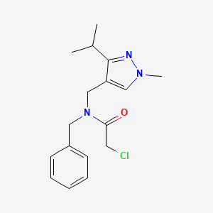 molecular formula C17H22ClN3O B2469770 N-Benzyl-2-chloro-N-[(1-methyl-3-propan-2-ylpyrazol-4-yl)methyl]acetamide CAS No. 2411279-43-9