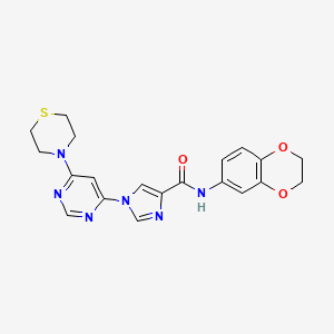 molecular formula C20H20N6O3S B2469928 N~4~-(2,3-dihydro-1,4-benzodioxin-6-yl)-1-[6-(1,4-thiazinan-4-yl)-4-pyrimidinyl]-1H-imidazole-4-carboxamide CAS No. 1251678-24-6