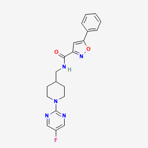 molecular formula C20H20FN5O2 B2472783 N-[[1-(5-Fluoropyrimidin-2-yl)piperidin-4-yl]methyl]-5-phenyl-1,2-oxazole-3-carboxamide CAS No. 2415525-05-0