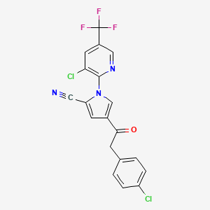 molecular formula C19H10Cl2F3N3O B2473084 4-[2-(4-chlorophenyl)acetyl]-1-[3-chloro-5-(trifluoromethyl)-2-pyridinyl]-1H-pyrrole-2-carbonitrile CAS No. 338406-99-8