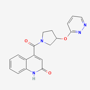 molecular formula C18H16N4O3 B2473098 (2-Hydroxyquinolin-4-yl)(3-(pyridazin-3-yloxy)pyrrolidin-1-yl)methanone CAS No. 2034501-10-3