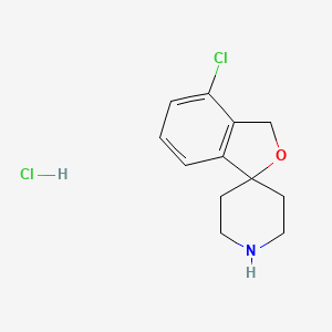 molecular formula C12H15Cl2NO B2474326 4-氯-3H-螺[2-苯并呋喃-1,4'-哌啶]盐酸盐 CAS No. 1774905-24-6