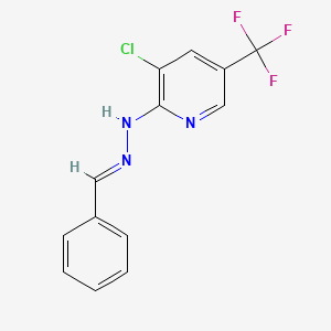 molecular formula C13H9ClF3N3 B2474901 3-chloro-2-[(E)-2-(phenylmethylidene)hydrazin-1-yl]-5-(trifluoromethyl)pyridine CAS No. 339029-71-9