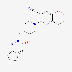 molecular formula C22H25N5O2 B2474929 2-[4-({3-氧代-2H,3H,5H,6H,7H-环戊[c]哒嗪-2-基}甲基)哌啶-1-基]-5H,7H,8H-吡喃[4,3-b]吡啶-3-腈 CAS No. 2200859-82-9
