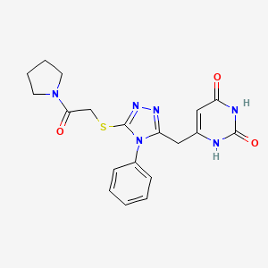 molecular formula C19H20N6O3S B2475395 6-((5-((2-oxo-2-(pyrrolidin-1-yl)ethyl)thio)-4-phenyl-4H-1,2,4-triazol-3-yl)methyl)pyrimidine-2,4(1H,3H)-dione CAS No. 852046-51-6