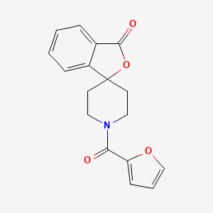 molecular formula C17H15NO4 B2475442 1'-(furan-2-carbonil)-3H-espiro[2-benzofurano-1,4'-piperidina]-3-ona CAS No. 1797345-49-3