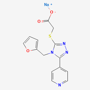 molecular formula C14H11N4NaO3S B2475836 sodium 2-{[4-(furan-2-ylmethyl)-5-(pyridin-4-yl)-4H-1,2,4-triazol-3-yl]sulfanyl}acetate CAS No. 1803598-64-2