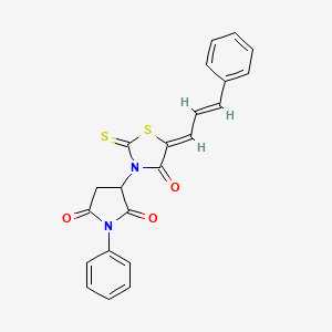 molecular formula C22H16N2O3S2 B2476337 3-((Z)-4-oxo-5-((E)-3-phenylallylidene)-2-thioxothiazolidin-3-yl)-1-phenylpyrrolidine-2,5-dione CAS No. 1164123-99-2