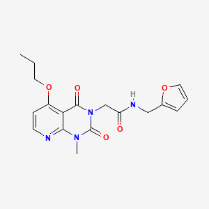 molecular formula C18H20N4O5 B2477109 N-(呋喃-2-基甲基)-2-(1-甲基-2,4-二氧代-5-丙氧基-1,2-二氢吡啶并[2,3-d]嘧啶-3(4H)-基)乙酰胺 CAS No. 921480-82-2