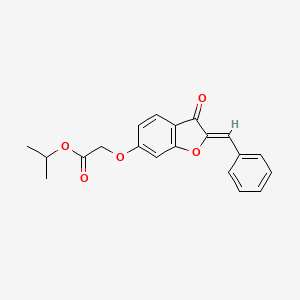 molecular formula C20H18O5 B2477332 (Z)-异丙基-2-((2-亚苄基-3-氧代-2,3-二氢苯并呋喃-6-基)氧基)乙酸酯 CAS No. 858766-20-8