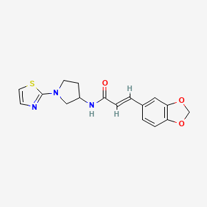 molecular formula C17H17N3O3S B2477436 (E)-3-(benzo[d][1,3]dioxol-5-yl)-N-(1-(thiazol-2-yl)pyrrolidin-3-yl)acrylamide CAS No. 1798399-50-4