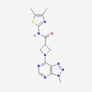 molecular formula C14H16N8OS B2477697 N-(4,5-Dimethyl-1,3-thiazol-2-yl)-1-{3-methyl-3H-[1,2,3]triazolo[4,5-d]pyrimidin-7-yl}azetidine-3-carboxamid CAS No. 1448133-98-9