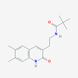 molecular formula C18H24N2O2 B2477751 N-(2-(6,7-二甲基-2-氧代-1,2-二氢喹啉-3-基)乙基)季戊酰胺 CAS No. 851403-14-0