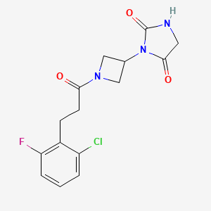 molecular formula C15H15ClFN3O3 B2479363 3-(1-(3-(2-氯-6-氟苯基)丙酰)氮杂环丁-3-基)咪唑烷-2,4-二酮 CAS No. 2034364-34-4