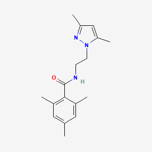 molecular formula C17H23N3O B2479420 N-(2-(3,5-二甲基-1H-吡唑-1-基)乙基)-2,4,6-三甲基苯甲酰胺 CAS No. 1235355-89-1