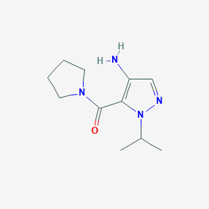 molecular formula C11H18N4O B2479533 1-Isopropyl-5-(pyrrolidin-1-ylcarbonyl)-1H-pyrazol-4-amine CAS No. 1895995-97-7