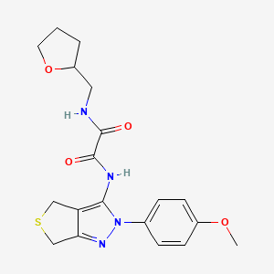 molecular formula C19H22N4O4S B2479707 N1-(2-(4-甲氧基苯基)-4,6-二氢-2H-噻吩[3,4-c]吡唑-3-基)-N2-((四氢呋喃-2-基)甲基)草酰胺 CAS No. 899741-62-9