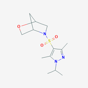 molecular formula C13H21N3O3S B2481350 5-((1-isopropyl-3,5-dimethyl-1H-pyrazol-4-yl)sulfonyl)-2-oxa-5-azabicyclo[2.2.1]heptane CAS No. 2034289-95-5