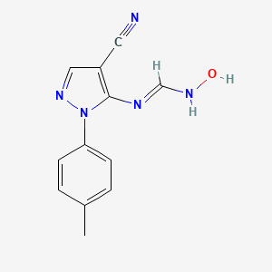 molecular formula C12H11N5O B2481414 (E)-N-[4-シアノ-1-(4-メチルフェニル)-1H-ピラゾール-5-イル]-N'-ヒドロキシメタニミダミド CAS No. 1007014-67-6