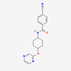 molecular formula C18H18N4O2 B2481533 4-cyano-N-((1r,4r)-4-(pyrazin-2-yloxy)cyclohexyl)benzamide CAS No. 2034396-35-3