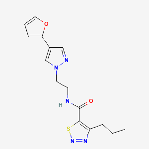 molecular formula C15H17N5O2S B2481685 N-(2-(4-(furan-2-yl)-1H-pyrazol-1-yl)ethyl)-4-propyl-1,2,3-thiadiazole-5-carboxamide CAS No. 2034377-51-8