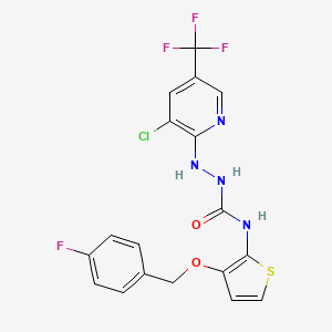 molecular formula C18H13ClF4N4O2S B2481687 1-{[3-氯-5-(三氟甲基)吡啶-2-基]氨基}-3-{3-[(4-氟苯基)甲氧基]噻吩-2-基}脲 CAS No. 303147-93-5