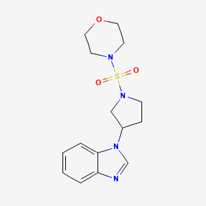 molecular formula C15H20N4O3S B2481923 4-((3-(1H-benzo[d]imidazol-1-yl)pyrrolidin-1-yl)sulfonyl)morpholine CAS No. 2097859-89-5