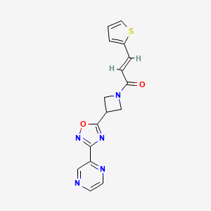 (E)-1-(3-(3-(pyrazin-2-yl)-1,2,4-oxadiazol-5-yl)azetidin-1-yl)-3-(thiophen-2-yl)prop-2-en-1-one