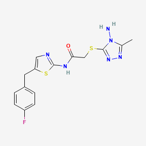 molecular formula C15H15FN6OS2 B2482314 2-[(4-アミノ-5-メチル-4H-1,2,4-トリアゾール-3-イル)スルファニル]-N-{5-[(4-フルオロフェニル)メチル]-1,3-チアゾール-2-イル}アセトアミド CAS No. 780818-72-6