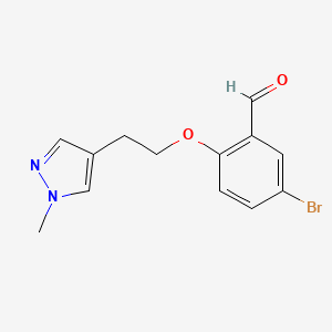 molecular formula C13H13BrN2O2 B2482406 5-溴-2-[2-(1-甲基吡唑-4-基)乙氧基]苯甲醛 CAS No. 1356729-42-4