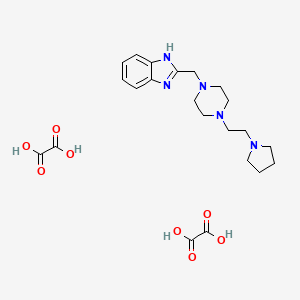 molecular formula C22H31N5O8 B2483110 2-((4-(2-(吡咯啉-1-基)乙基)哌嗪-1-基)甲基)-1H-苯并[d]咪唑-二乙酸盐 CAS No. 1351647-71-6