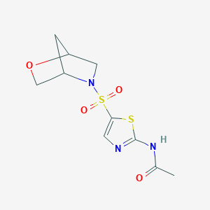 molecular formula C10H13N3O4S2 B2483386 N-(5-(2-オキサ-5-アザビシクロ[2.2.1]ヘプタン-5-イルスルホニル)チアゾール-2-イル)アセトアミド CAS No. 2034204-13-0