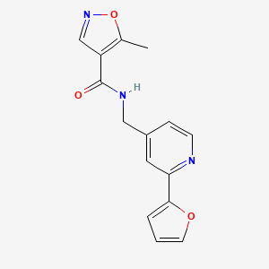 molecular formula C15H13N3O3 B2484026 N-((2-(フラン-2-イル)ピリジン-4-イル)メチル)-5-メチルイソキサゾール-4-カルボキサミド CAS No. 2034342-70-4