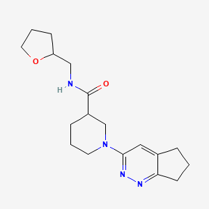 molecular formula C18H26N4O2 B2485354 1-{5H,6H,7H-cyclopenta[c]pyridazin-3-yl}-N-[(oxolan-2-yl)methyl]piperidine-3-carboxamide CAS No. 2097921-93-0
