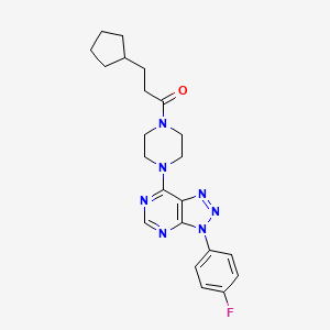 molecular formula C22H26FN7O B2485809 3-cyclopentyl-1-(4-(3-(4-fluorophenyl)-3H-[1,2,3]triazolo[4,5-d]pyrimidin-7-yl)piperazin-1-yl)propan-1-one CAS No. 920364-93-8