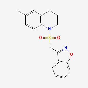 molecular formula C18H18N2O3S B2486773 3-(((6-甲基-3,4-二氢喹啉-1(2H)-基)磺酰)甲基)苯并[d]异噁唑啉 CAS No. 1797092-80-8