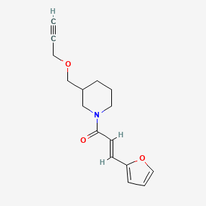 (E)-3-(furan-2-yl)-1-(3-((prop-2-yn-1-yloxy)methyl)piperidin-1-yl)prop-2-en-1-one