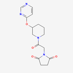 molecular formula C15H18N4O4 B2488200 1-(2-Oxo-2-(3-(pyrimidin-4-yloxy)piperidin-1-yl)ethyl)pyrrolidine-2,5-dione CAS No. 2034523-60-7