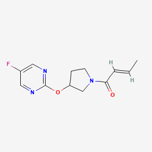 molecular formula C12H14FN3O2 B2488302 (E)-1-(3-((5-fluoropyrimidin-2-yl)oxy)pyrrolidin-1-yl)but-2-en-1-one CAS No. 2035000-84-9
