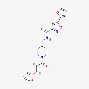 molecular formula C21H21N3O5 B2488317 (E)-5-(呋喃-2-基)-N-((1-(3-(呋喃-2-基)丙烯酰基)哌啶-4-基)甲基)异噁唑-3-甲酰胺 CAS No. 1235681-83-0