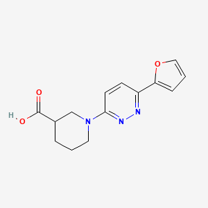 molecular formula C14H15N3O3 B2488807 1-(6-(呋喃-2-基)吡啶并[3,4-d]嘧啶-3-基)哌嗪-3-甲酸 CAS No. 1286713-70-9